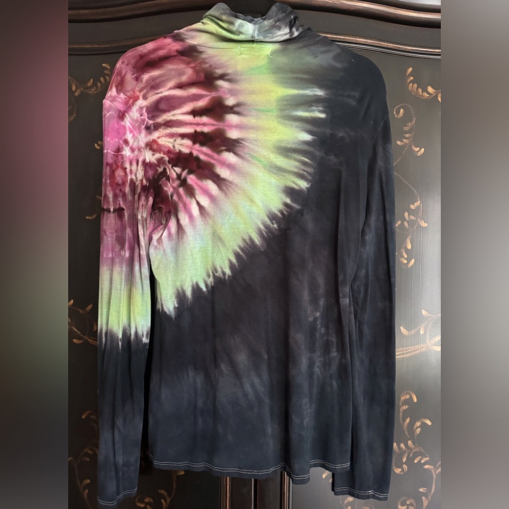 Brightly Twisted turtle neck long sleeve top sz XL